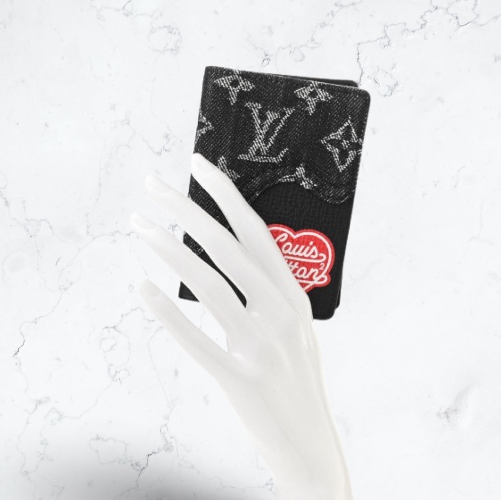 X NIGO Taurillon Monogram Denim Drip Pocket Organizer Black - Picture 2 of 12